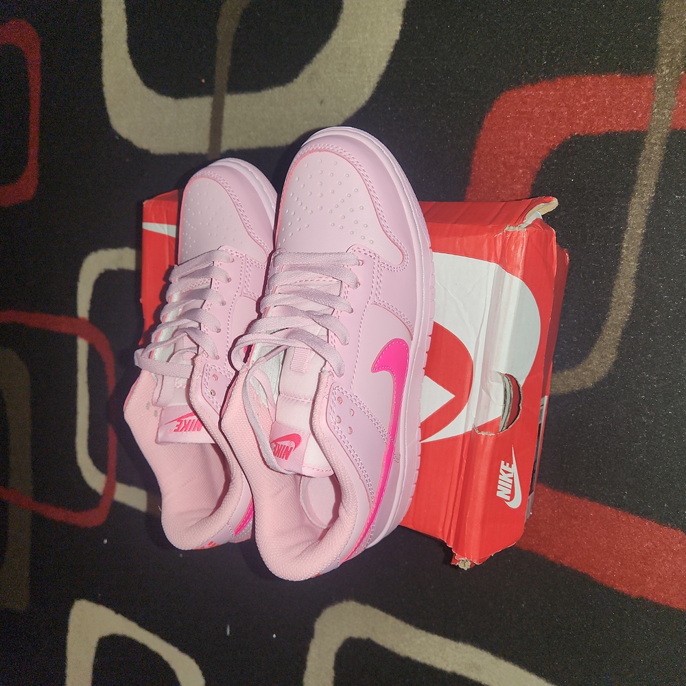 Nike Dunk low triple pink